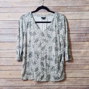 NWOT Leaf Print Vneck Tee
